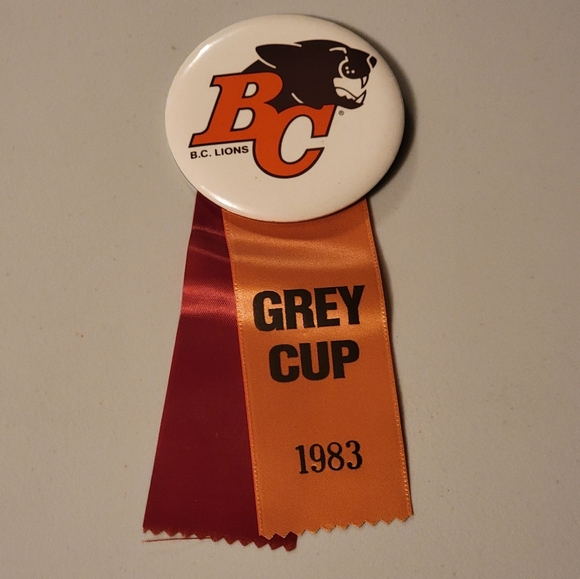 CFL Three 1983 Grey Cup Buttons - Picture 4 of 5